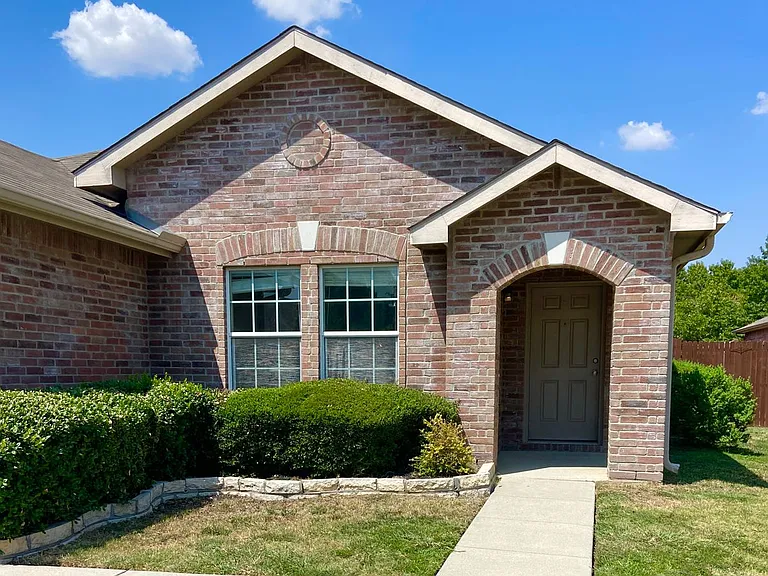 1921 Nightingale Dr — Photo 19