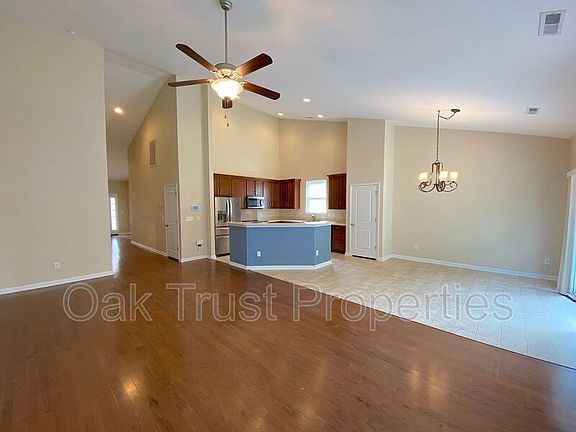 4th image of 3035 Nantuckett Ave