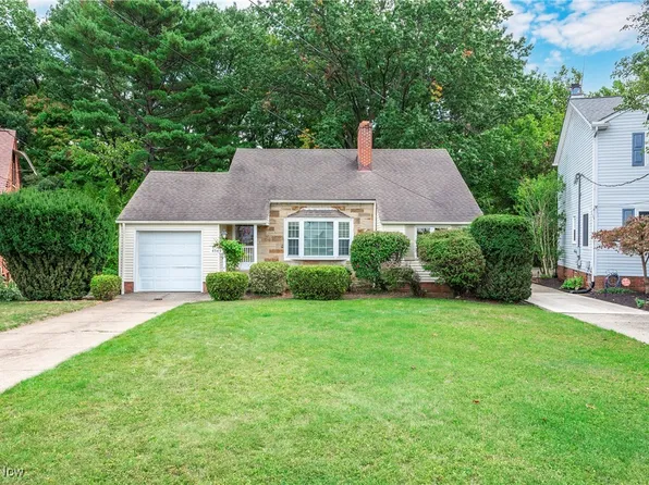 4543 Angela Dr, Fairview Park, OH 44126