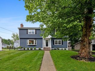 47 Brook Dr, Lynnfield, MA 01940