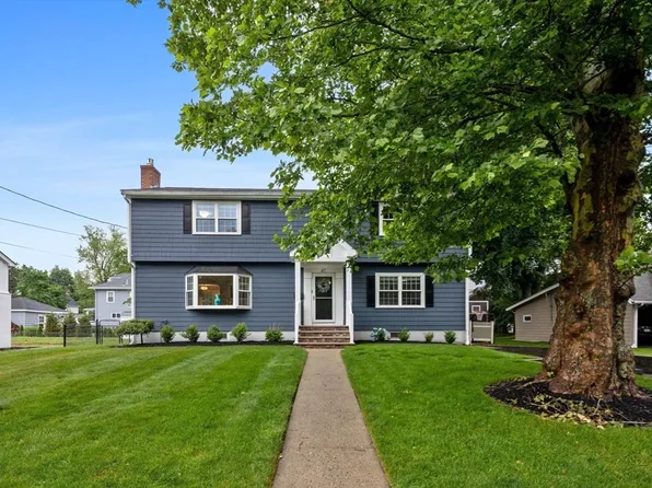 47 Brook Dr, Lynnfield, MA 01940