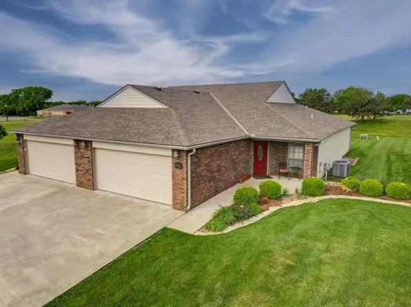3613 Lakeshore Dr, Winfield, KS 67156
