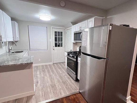 New Kitchen with SS appliances & breakfast bar