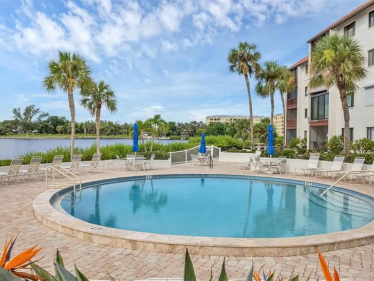 1640 Stickney Point Rd #40-101 — Photo 34
