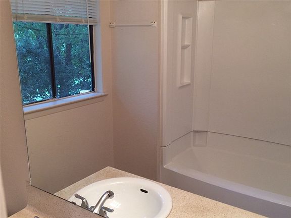 4th image of 8202 Hood Cir #A