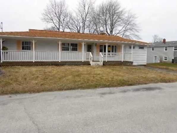 9 Bayberry Dr, West Warwick, RI 02893