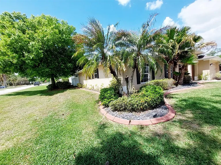 4031 Santa Barbara Dr — Photo 12