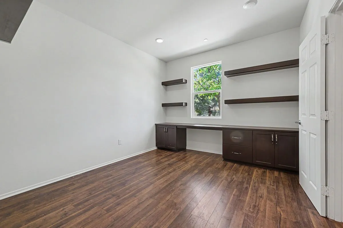 4 bed, 4.0 bath, 1831 sqft, $4,000 — Photo 3