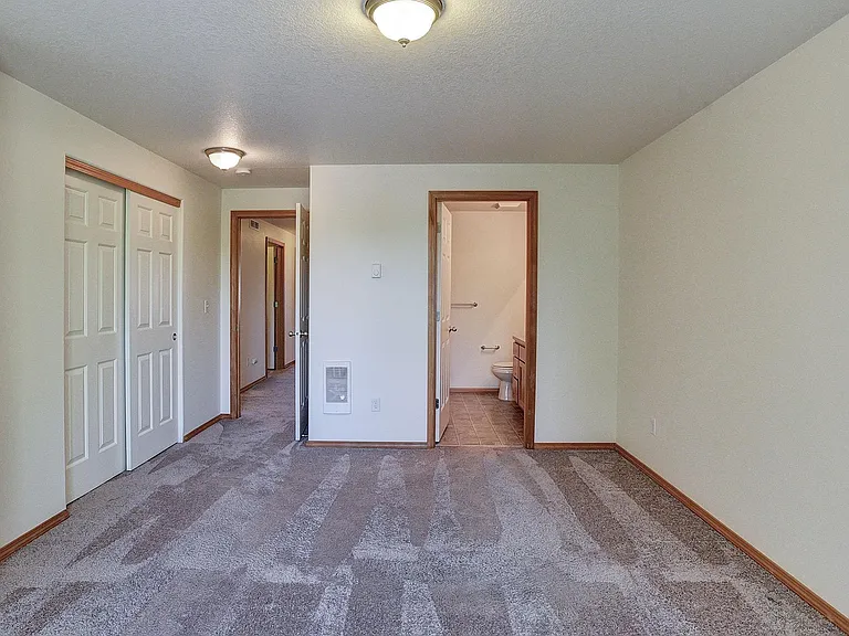 2215 Sam Parrett Dr — Photo 35