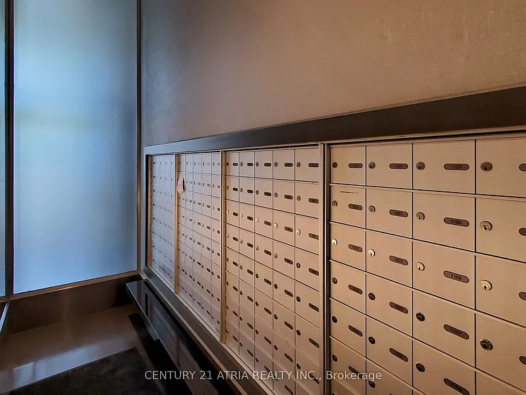 297 College St #910 — Photo 44