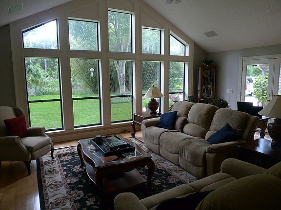 3rd image of 4534 Oak Bay Dr W