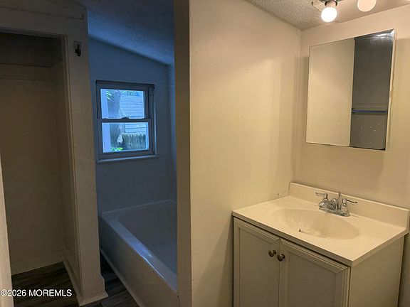 5th image of 405 1/2 Brinley Ave