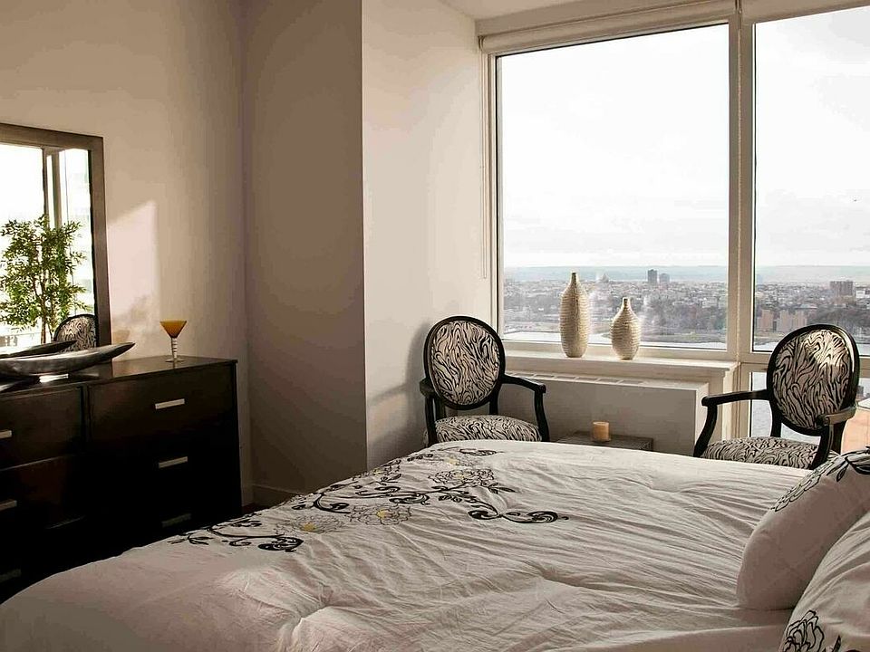 1st image of 610 W 42nd St #S27c