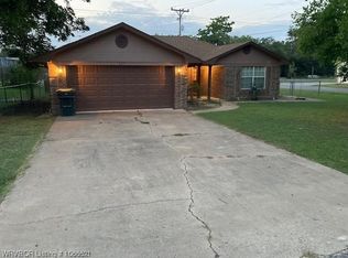 827 E Chickasaw Ave, Sallisaw, OK 74955