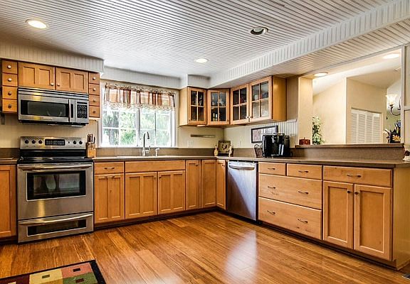 3rd image of 2420 Los Robles Dr