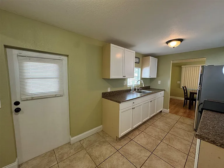 3028 Lakeshore Dr — Photo 34