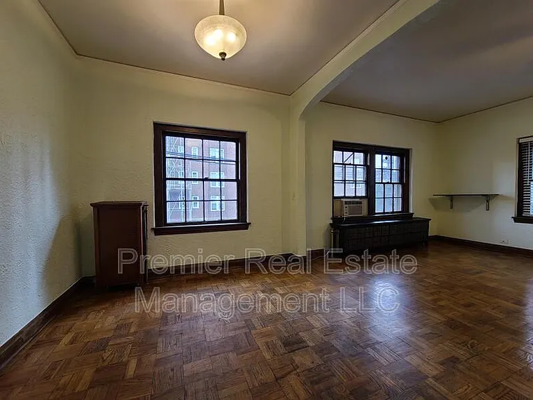 963 N Logan St #19 — Photo 11