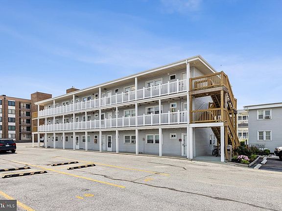 3rd image of 12 72nd St #101