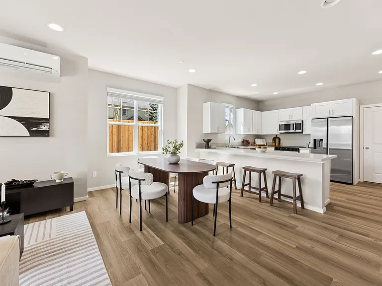 2301 Mill St NE — Photo 5