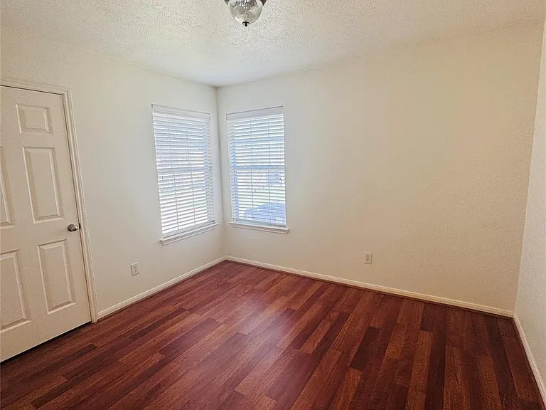 10803 Waterfern Ct — Photo 17