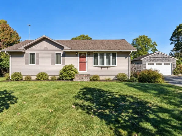 297 Bakerville Rd, Dartmouth, MA 02748