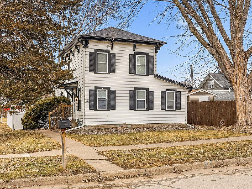 1st image of 222 Lincoln AVENUE N N