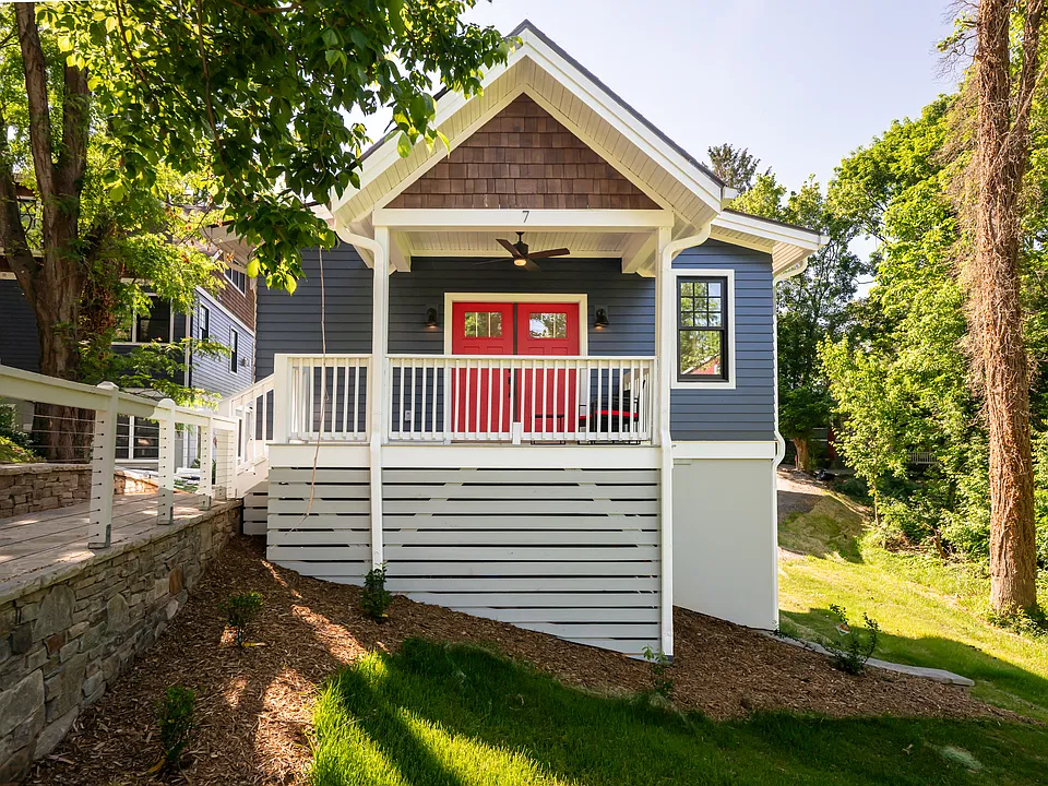 7 Woodside Pl