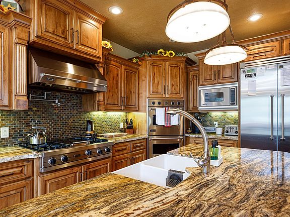 3rd image of 1325 E Henry Rd