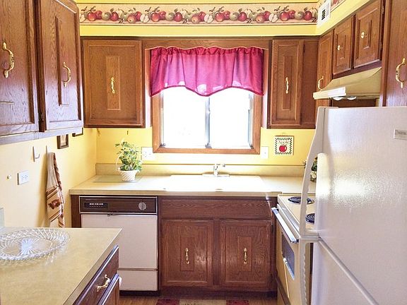 5th image of 5715 W 129th St APT 2C