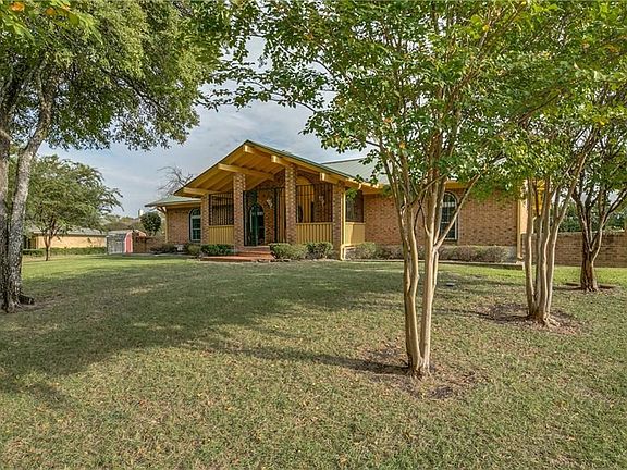 3rd image of 606 Shady Ln