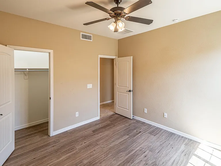 18445 W Saguaro Ln — Photo 25
