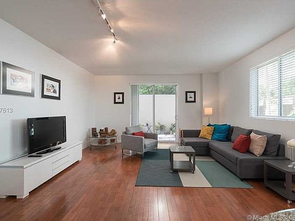 Downtown Dadeland Courtyard Level 2/2 for Sale
