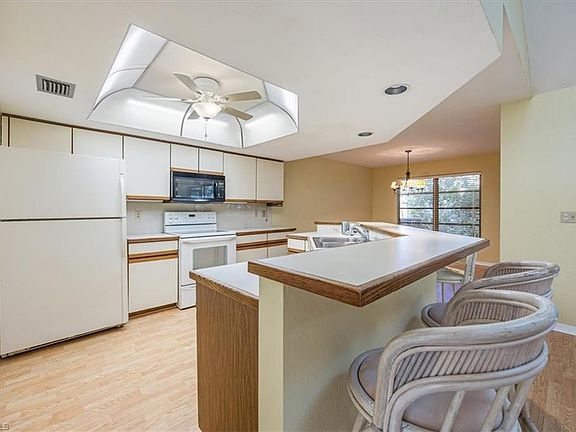 4th image of 205 Woodshire LN #18