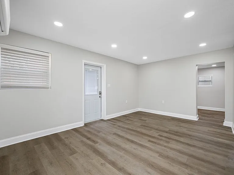 129 Danube Ave — Photo 6
