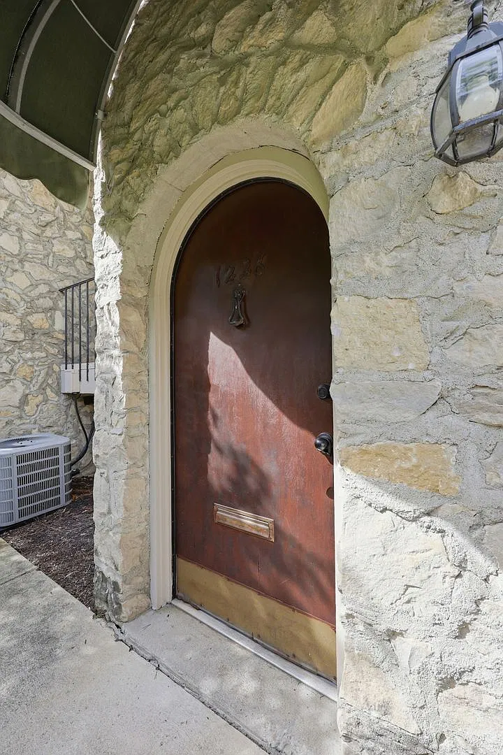 1226 Ashland Ave — Photo 3