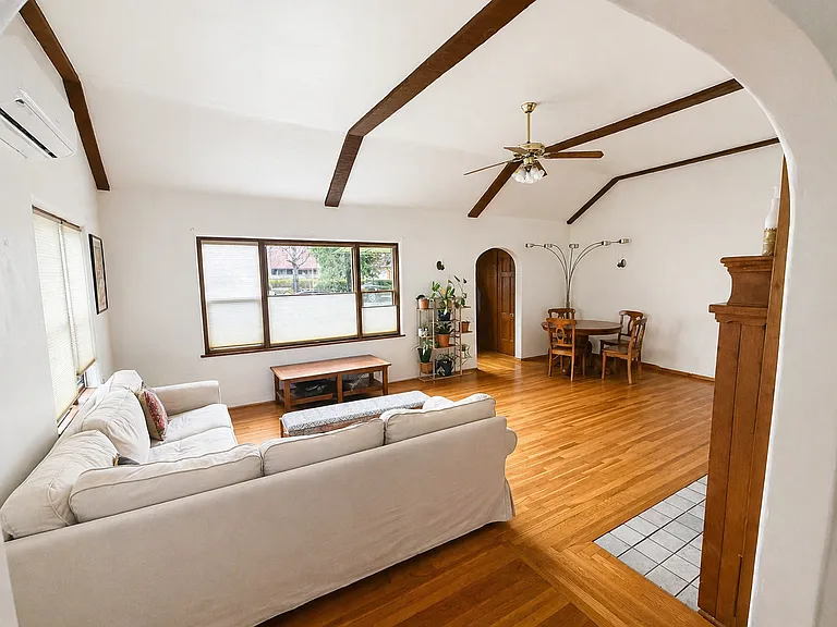 324 Mansion Ave — Photo 4