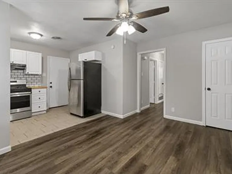 818 W Texas St — Photo 56