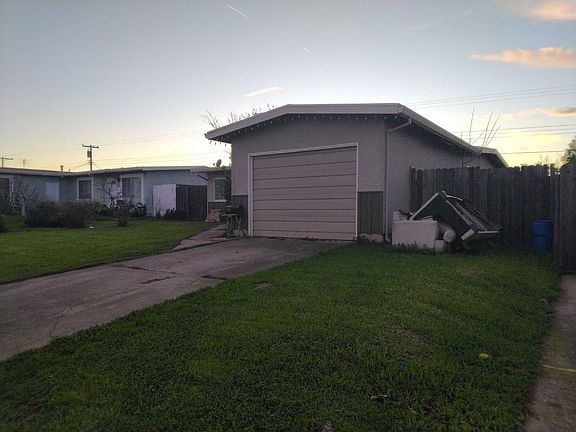 3rd image of 3836 Moonbeam Dr