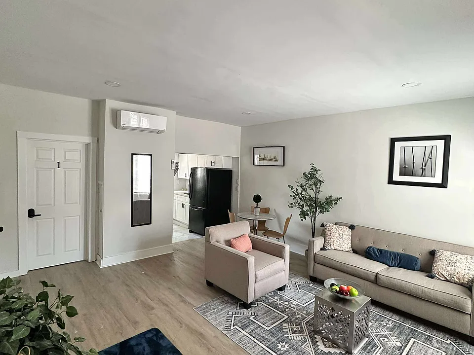 209-213 W Main St