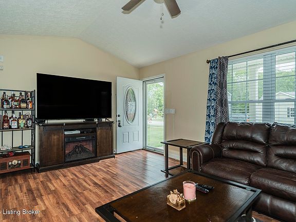 2nd image of 104 Ruby Ct