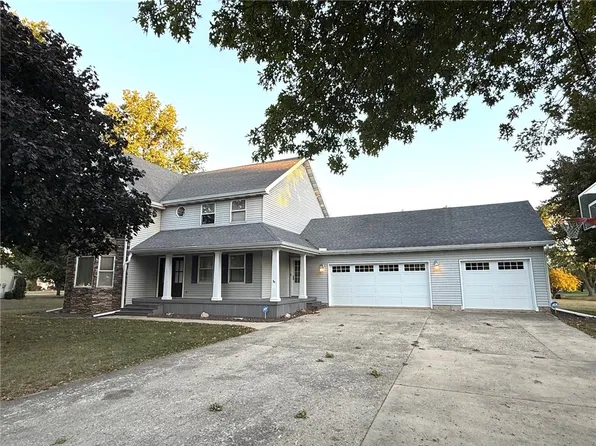 13 Greenbriar Dr, Mattoon, IL 61938