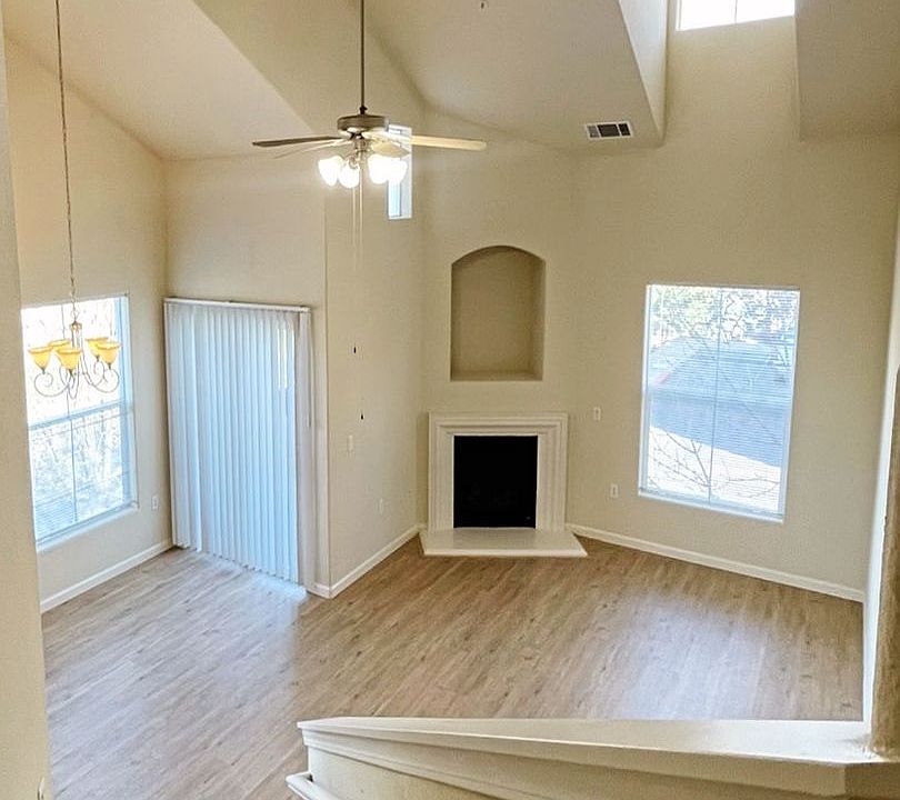1st image of 816 Vessona Cir