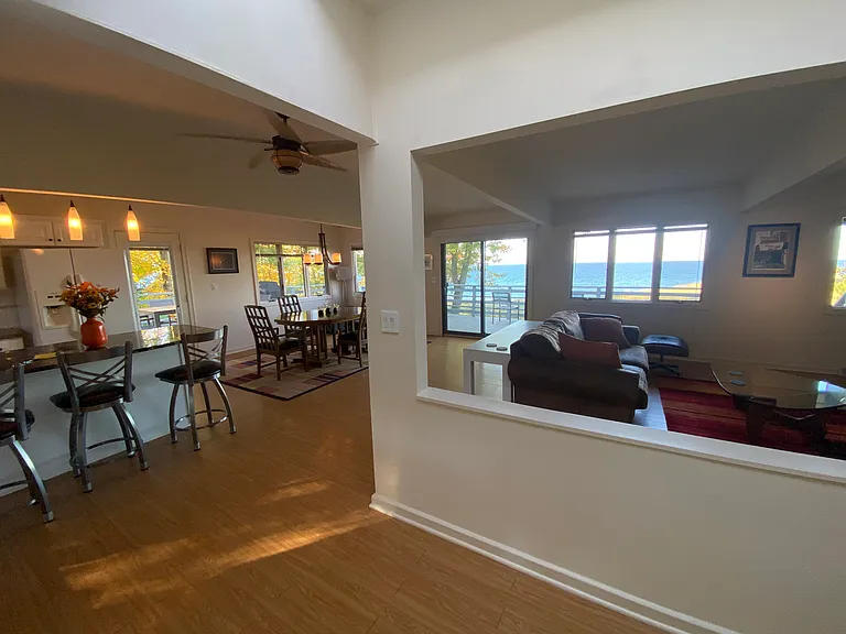 11395 Lakeshore Dr — Photo 8