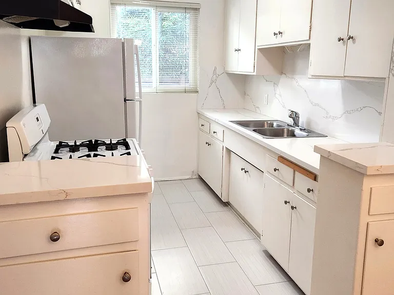 1133 Hacienda Pl — Photo 5