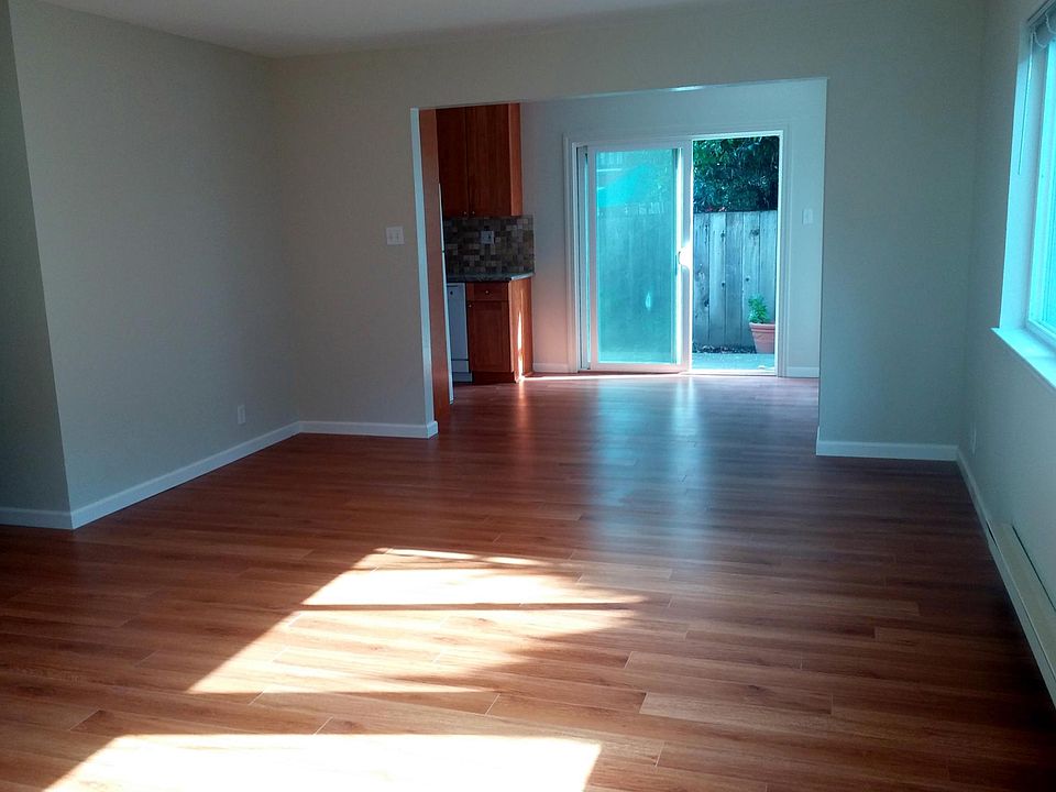 LARGE LIVING ROOM WITH HARDWOOD FLOORING