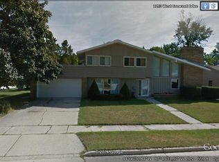 1047 W Crescent Dr, Manitowoc, WI 54220