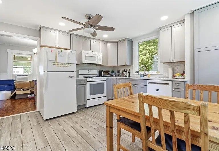 113 Florence Ave — Photo 5