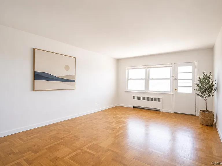 325 Shore Rd #1E — Photo 4