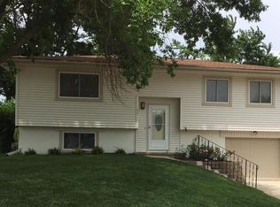 42 Pine Crest Dr, Yutan, NE 68073