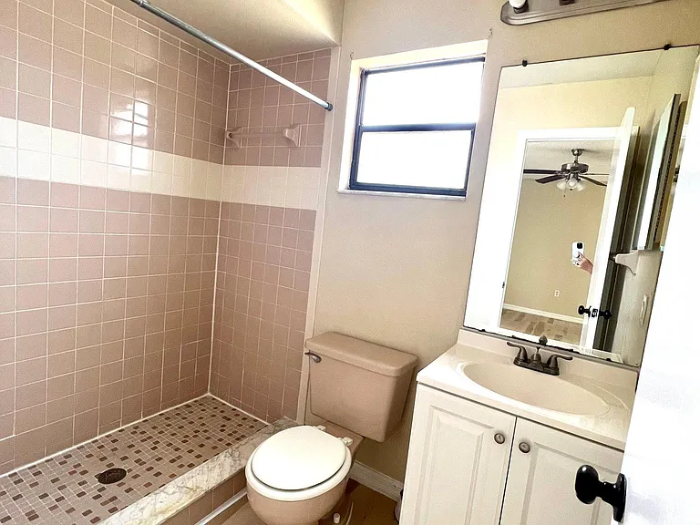 5571 Mariner Blvd — Photo 5